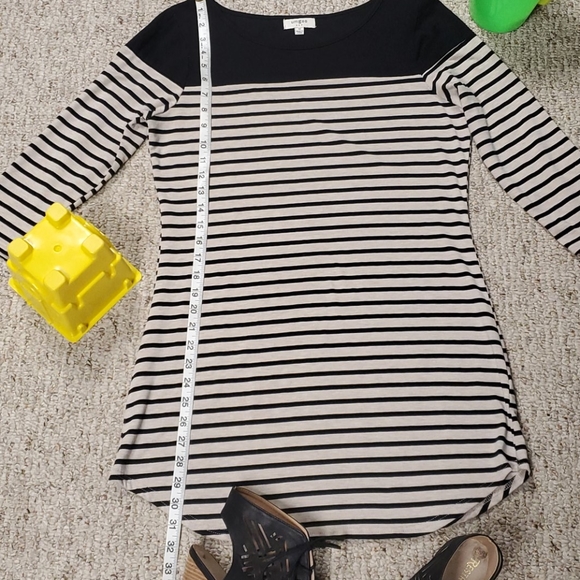 Umgee 3/4 sleeved top. Black and tan striped top - Picture 8 of 9